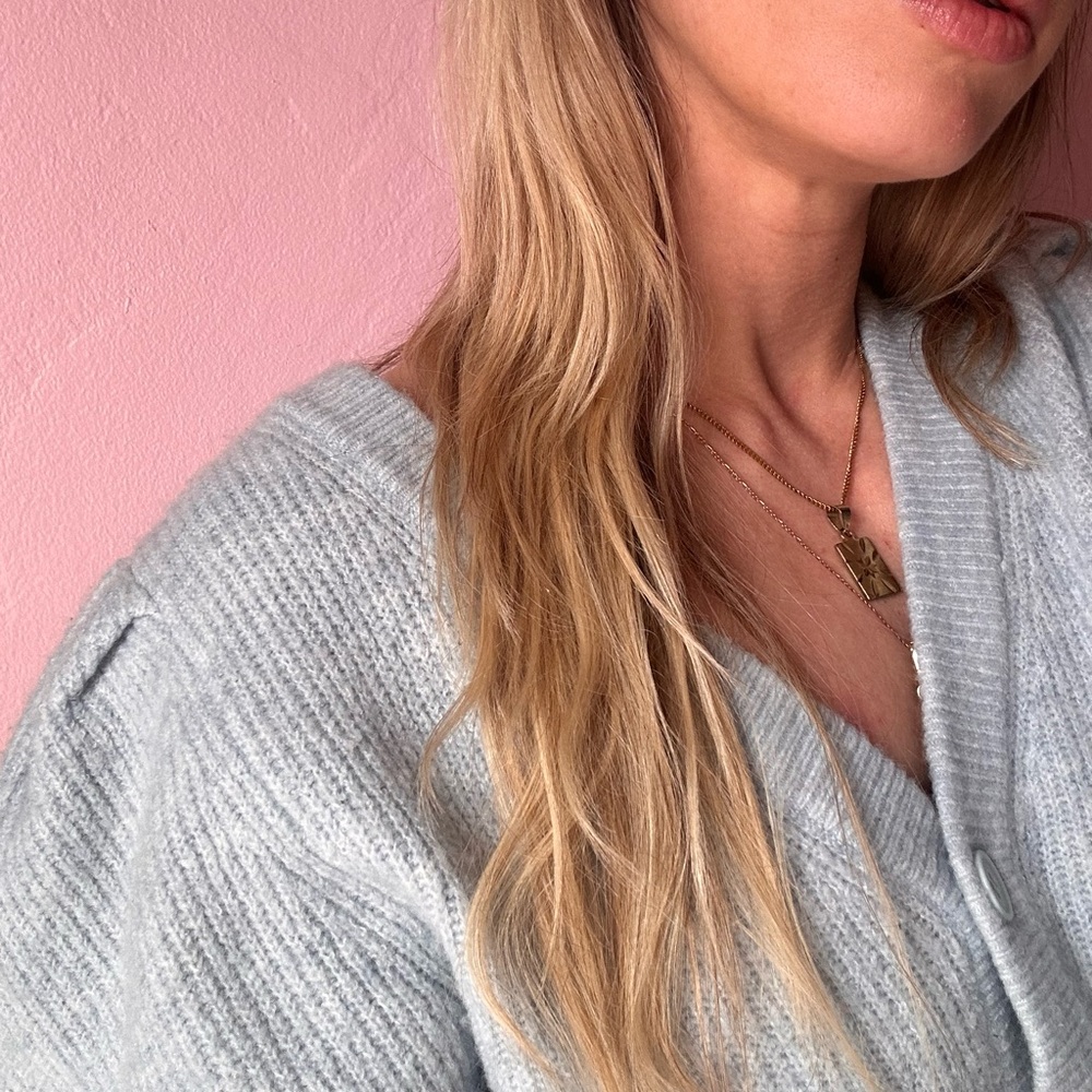 Super cute puff sleeve v neck cropped cardigan
